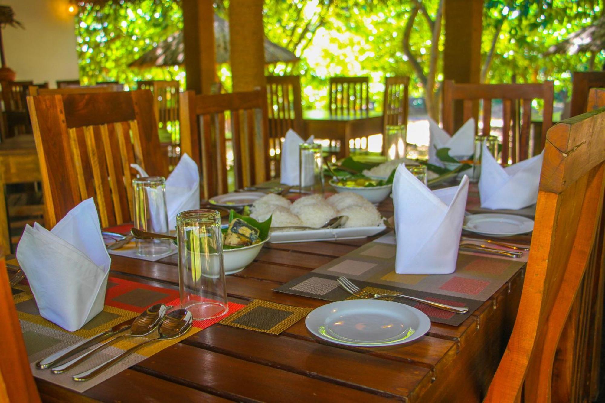 Ceylon Amigos Eco Resort Сігірія Екстер'єр фото