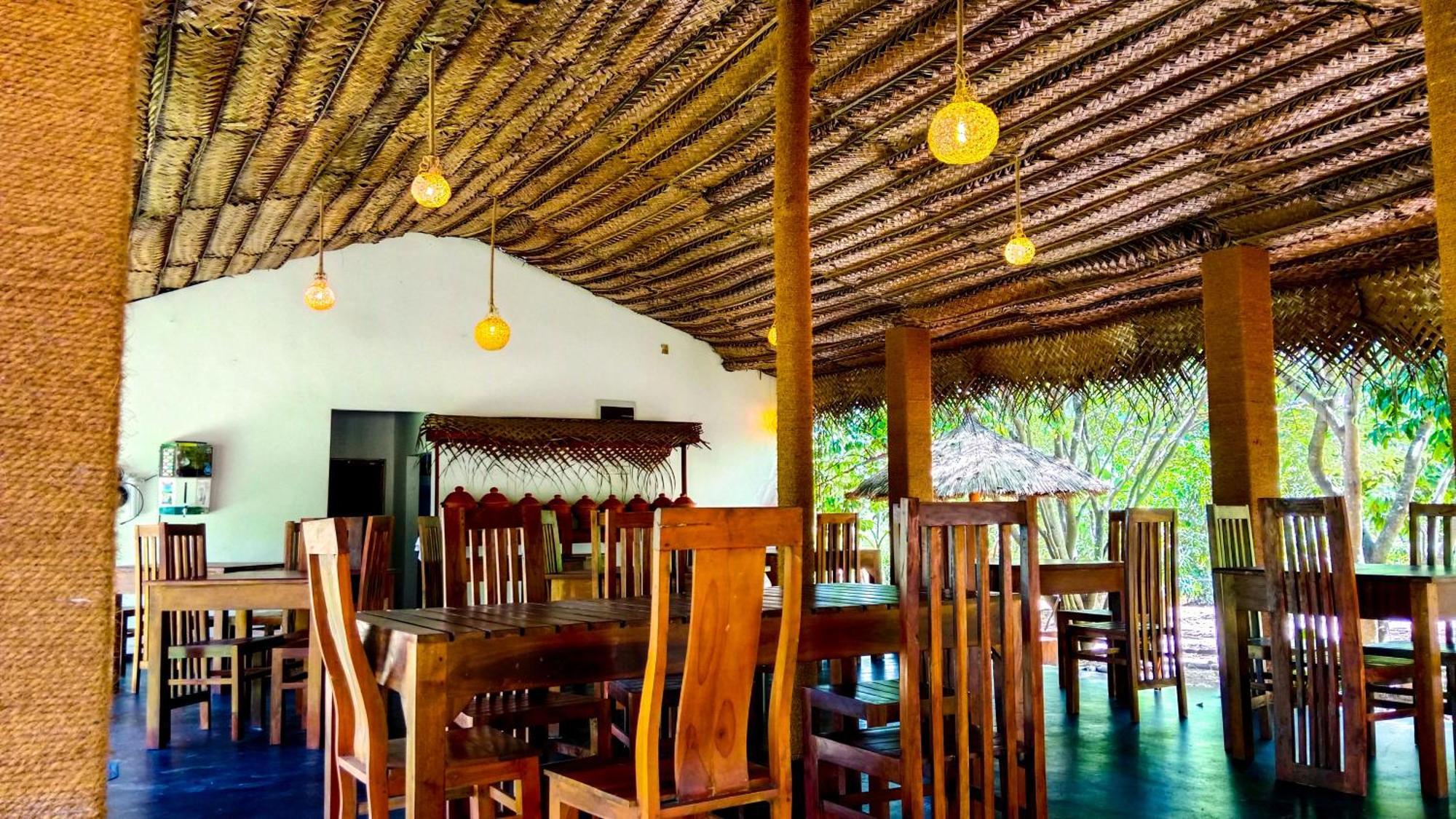 Ceylon Amigos Eco Resort Сігірія Екстер'єр фото